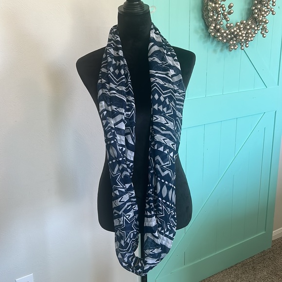 Dallas Cowboys Printed Infinity Scarf - Picture 2 of 6